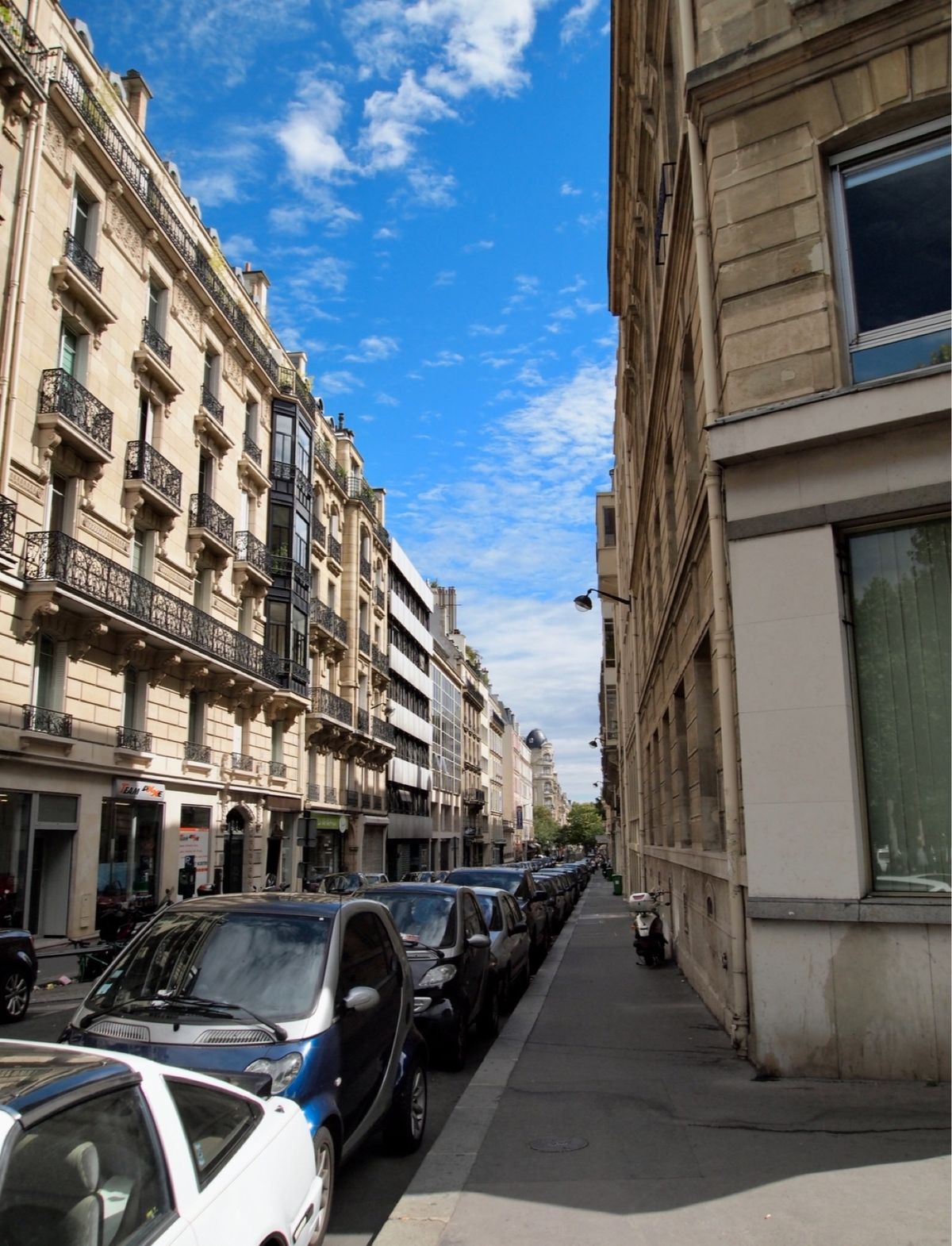 パリの街を散策。