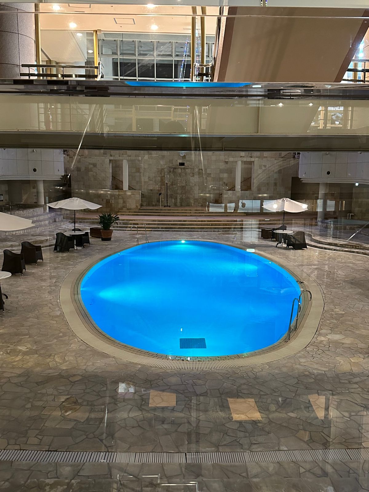 大江戸温泉物語レオマの森泊まりました
カニフェアでカニ食べ放題、お寿司、甘...