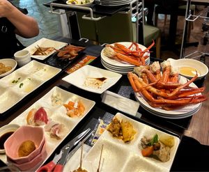 大江戸温泉物語レオマの森泊まりました
カニフェアでカニ食べ放題、お寿司、甘...