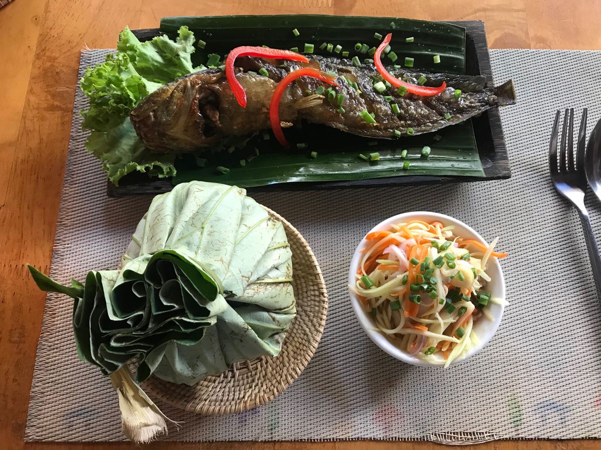 米ドルが好まれます。アンコールワットへの入場料は70ドルいかない程度です。