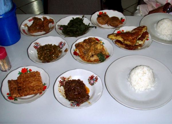 香港・銅鑼湾 Causeway Bay「HKG ✈︎ DPS ✈︎ HKG」の写真：インドネシアと言ったらパダン