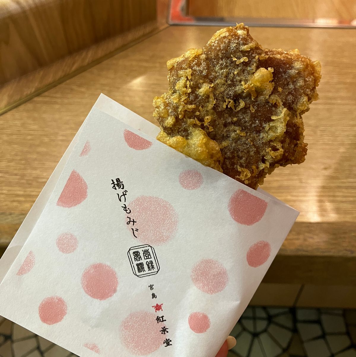 揚げもみじ正直舐めてました。
こし餡とレモンクリーム味をいただいたのですが...