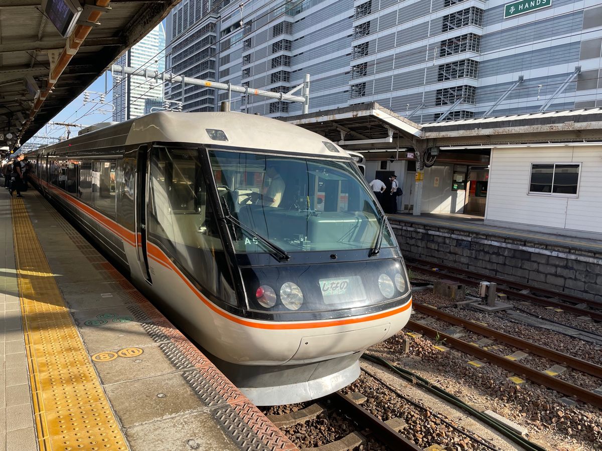 特急しなのに乗って先ずは木曽福島駅へ。途中浦島太郎伝説の「寝覚めの床」が車...