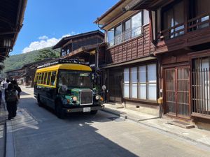 木曽福島から列車に乗って奈良井宿へ。こちらも当時の街並みが残っています。レ...