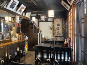 レトロな雰囲気の喫茶店で一休み。サイフォンで淹れたマンデリンをいただきました。