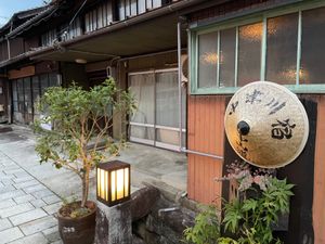 最後は中津川宿。栗きんとんで有名な「すや」と「川上屋」にも立ち寄りお土産の...