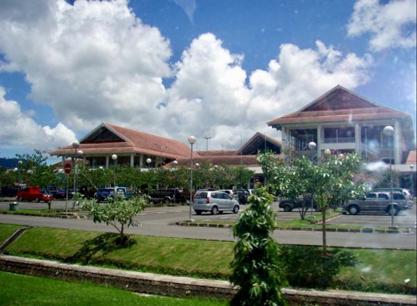 香港・赤鱲角 Chek Lap Kok「HKG ✈︎ SIN ✈︎ MDC ✈︎ SIN ✈︎ HKG」の写真：香港からシンガポールまで約4時間、インド...