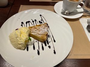 最後は北山に戻ってベーカリーカフェでタルトをいただきました。大変美味しゅう...