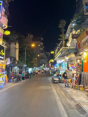 １年ぶりのハノイ🇻🇳
このごちゃごちゃした街並みが気に入っている😊