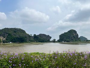 ニンビンのサイクリングツアー🚴‍♀️
チャリ乗る機会なんてないから新鮮☆
...