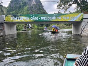 「陸のハロン湾」と言われているタムコックへ☝️
ハロン湾には負けるけどコレ...