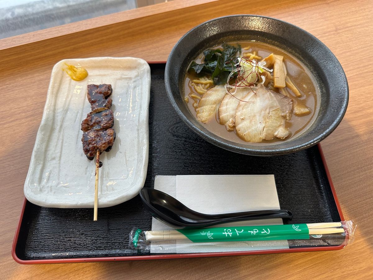 室蘭
室蘭カレーラーメンと室蘭やきとり
白鳥大橋を眺めながらくじら食堂で