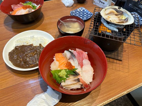 日本・北海道「室蘭/登別旅行」の写真：苫小牧
ぷらっと港市場でホッキカレーと海...