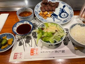 友人と合流して神戸牛ランチ
私にしては奮発してみた

10年前にも2人で神...