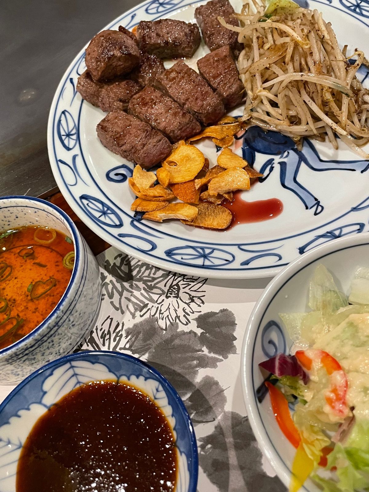 友人と合流して神戸牛ランチ
私にしては奮発してみた

10年前にも2人で神...