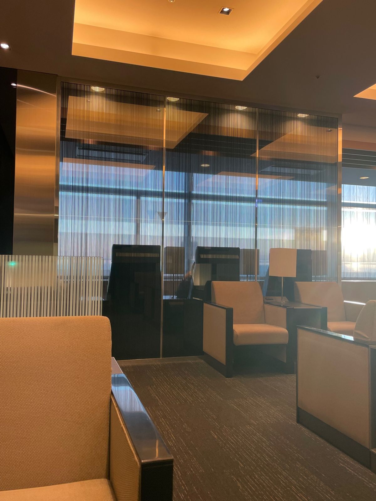 神戸空港は使ったことないなと思い今回初挑戦。
ANAだと1日2本、
早朝と...