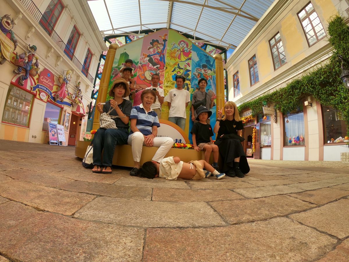 スペイン村。めちゃくちゃすいてて乗り物乗り放題！子供達の乗りたいループには...