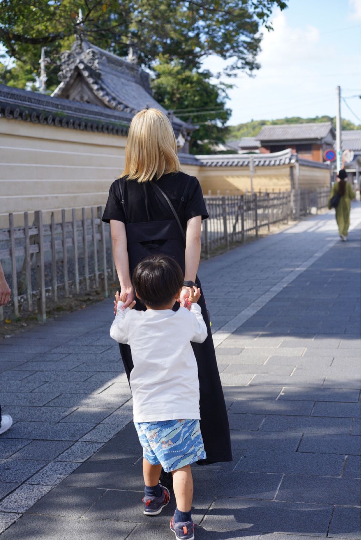 おかげ横丁で
赤福と豚捨のメンチカツ食べた😋