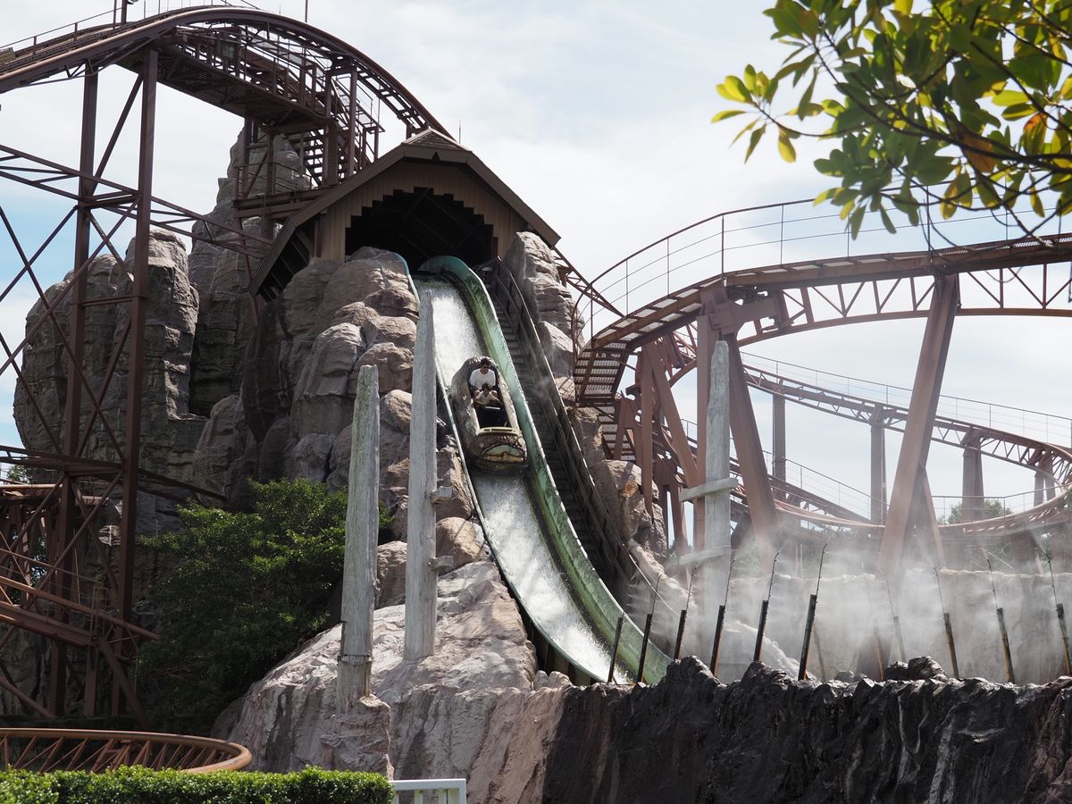 スペイン村。めちゃくちゃすいてて乗り物乗り放題！子供達の乗りたいループには...