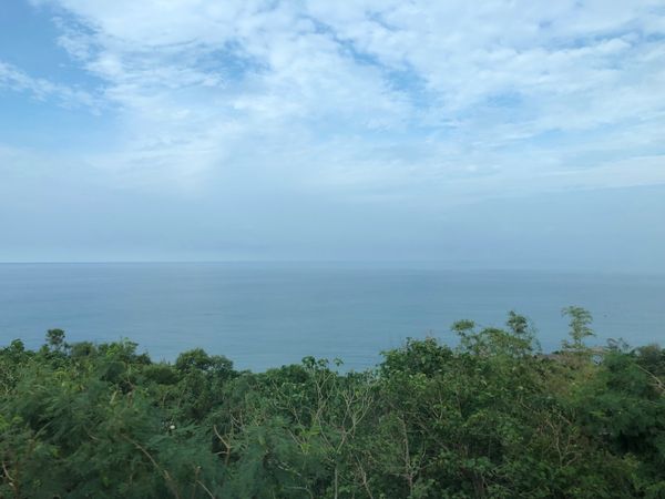 台湾・台北「2023.10TSA台湾鐵路旅遊」の写真：朝から満員の列車
途中の金崙でほとんどの...