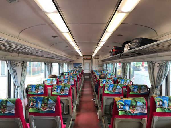 台湾・台北「2023.10TSA台湾鐵路旅遊」の写真：ガラガラになった車内
太麻里を通り、台東...