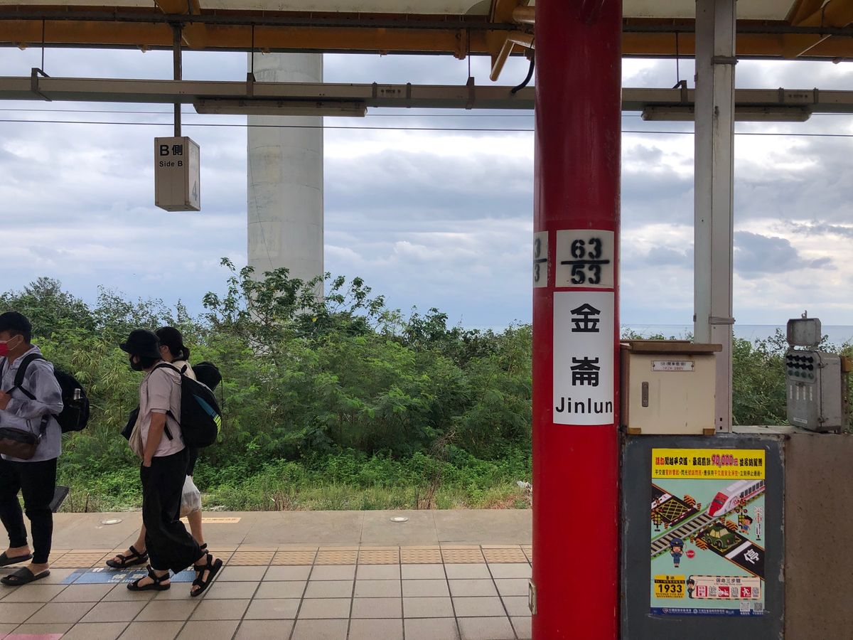 朝から満員の列車
途中の金崙でほとんどの人が下車
金崙温泉に行く人たち

...
