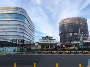 高雄のお宿は駅前の御宿商旅駅前館
高雄駅舎は元の位置に戻りました