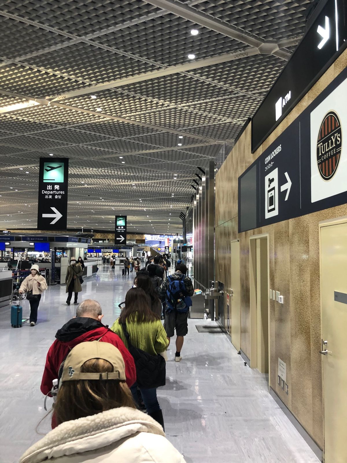 久しぶりの成田空港第1ターミナルからの出発
セキュリティは大行列