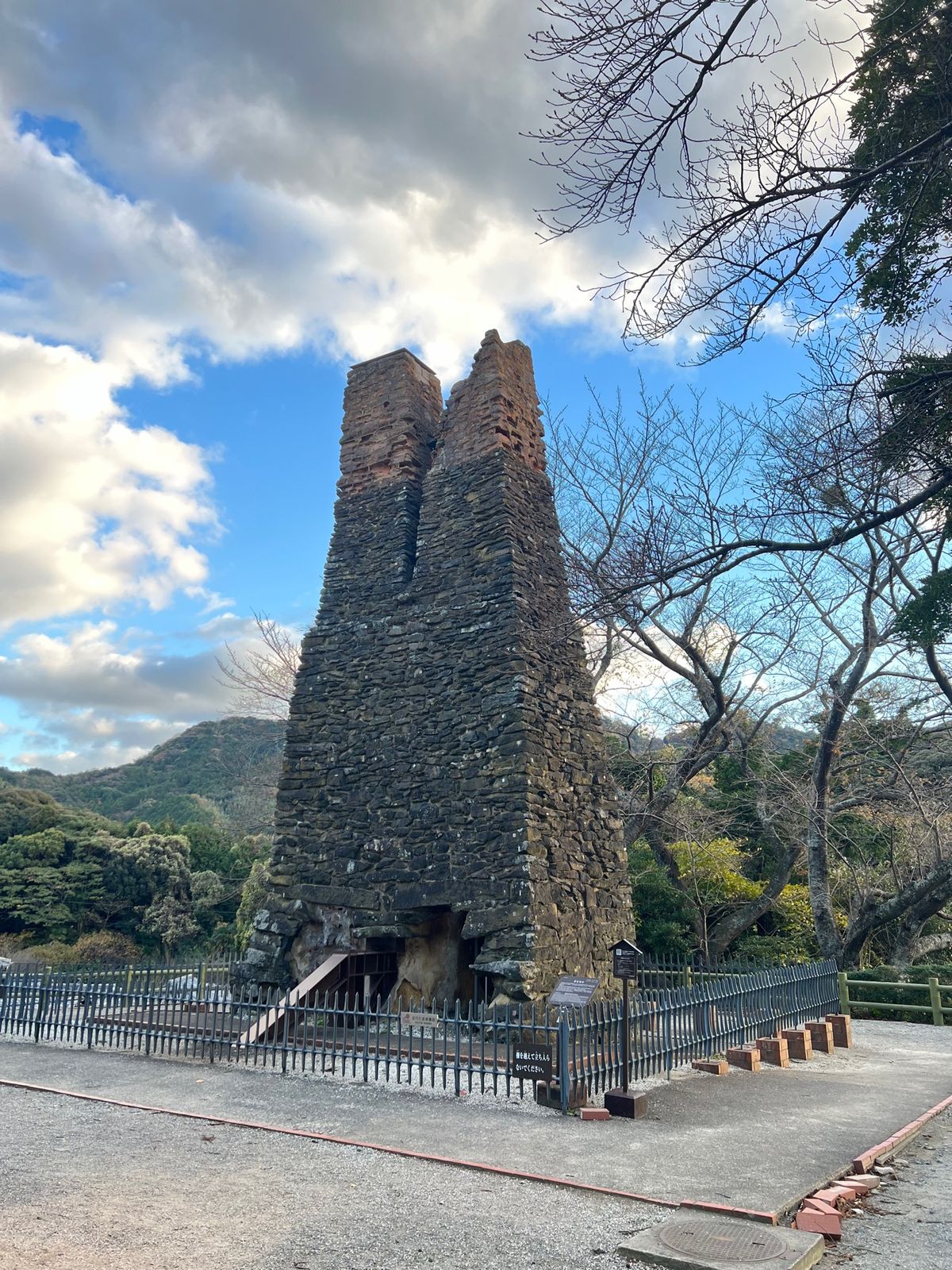 山口県萩市
●明倫学舎　本館
●明倫学舎　２号館〜４号館
●高杉晋作像
●...