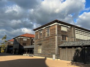 山口県萩市
●明倫学舎　本館
●明倫学舎　２号館〜４号館
●高杉晋作像
●...