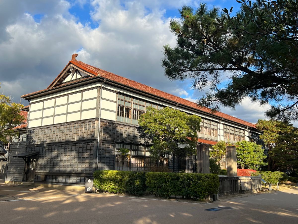 山口県萩市
●明倫学舎　本館
●明倫学舎　２号館〜４号館
●高杉晋作像
●...