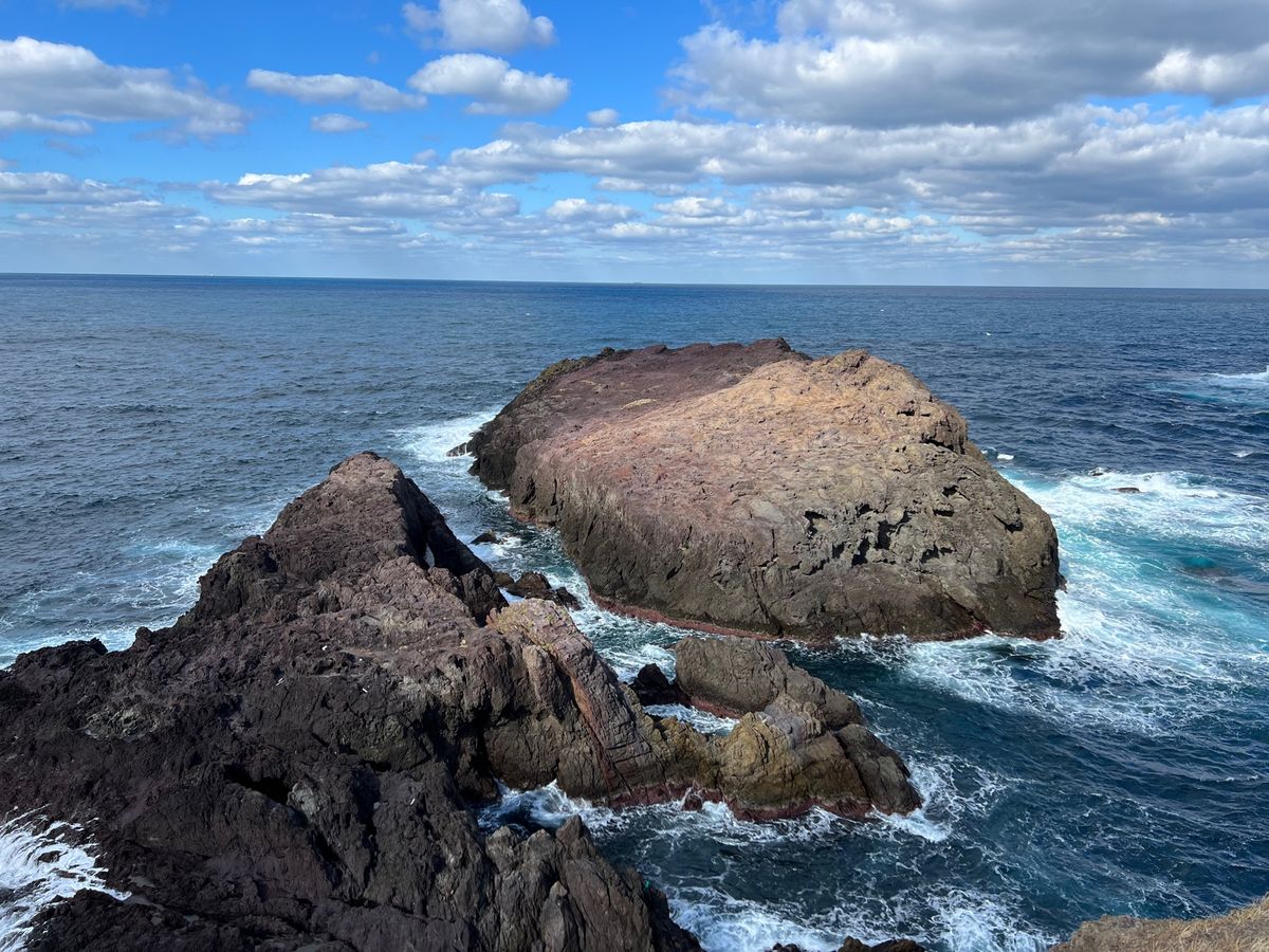 山口県長門市
元乃隅神社
●元乃隅神社　遠景
●突端から見える風景
●海側...