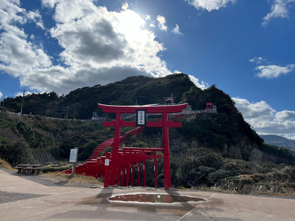 山口県長門市
元乃隅神社
●元乃隅神社　遠景
●突端から見える風景
●海側...