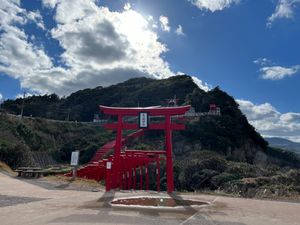 山口県長門市
元乃隅神社
●元乃隅神社　遠景
●突端から見える風景
●海側...