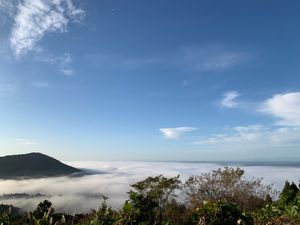 早朝、競技飛行機のバルーンがキャンプ場真上に飛行機。お早うと叫ぶとバーナー...