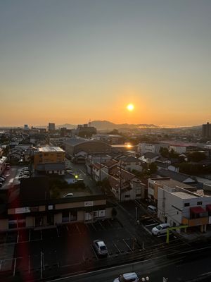 出雲ロイヤルホテルからの朝日です。
本日雨予報ですけど…
今から降るのか！