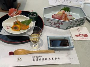 ホテルの夕食は郷土料理の岩国寿司や大平なども出ました。