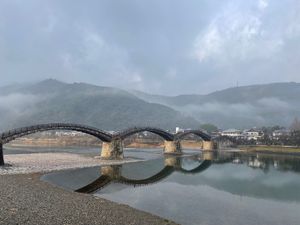 日本三名橋の一つである錦帯橋。アーチが美しい。