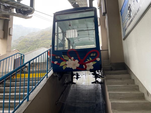 日本・宮島「2023年末・広島・宮島・岩国旅行」の写真：岩国城へはロープウェイで