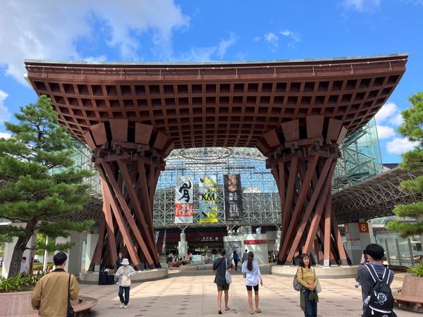 日本・石川県「let's金沢」の写真：🚌高速バスに乗り、石川県上陸！
お昼前に...