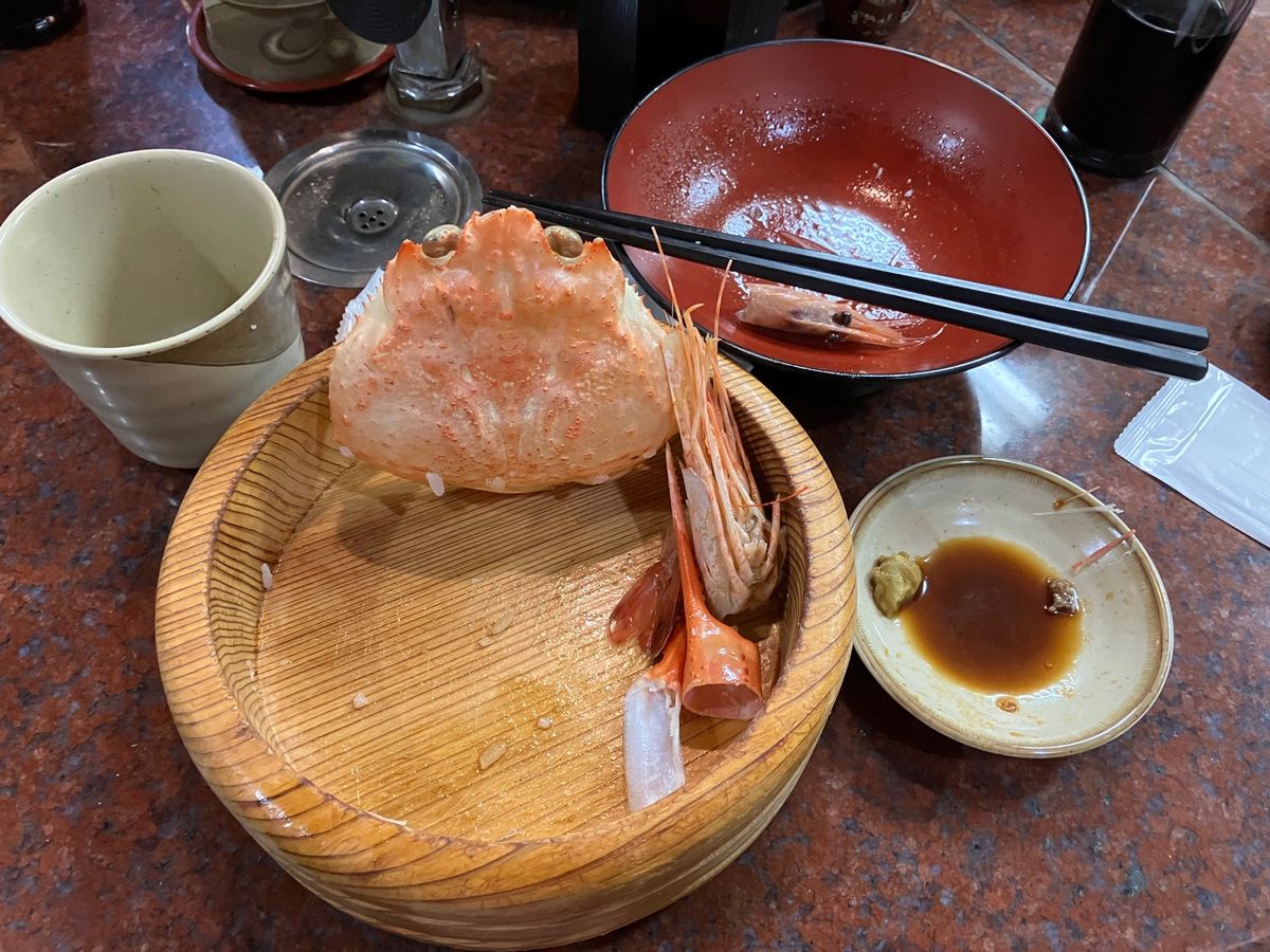 🚌高速バスに乗り、石川県上陸！
お昼前についたので、はらごしらえへ！
近江...