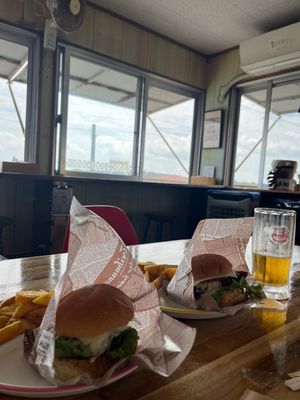 ２日目は小浜島。
BOB’s CAFEでハンバーガー食べて、櫻井珈琲でコーヒー