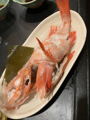 夜ご飯は、お友達と合流してひで丸へ。
めっちゃくちゃ美味しかった。
この旅...