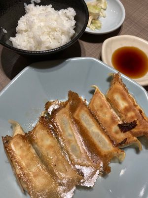 少し遅めのランチは宇都宮まで出て、宇都宮みんみんの餃子🥟を食べました。
最...