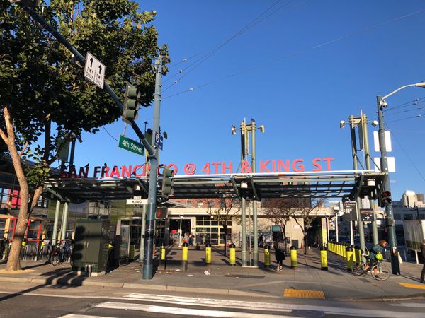 アメリカ(米国)・サンフランシスコ「2023.10SFO」の写真：カルトレインに乗ります
アメリカの車両は...