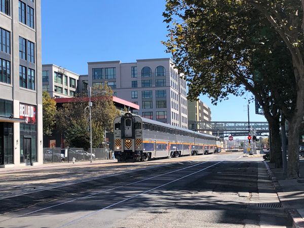 アメリカ(米国)・サンフランシスコ「2023.10SFO」の写真：オークランドに来たのは、路面を走るアムト...