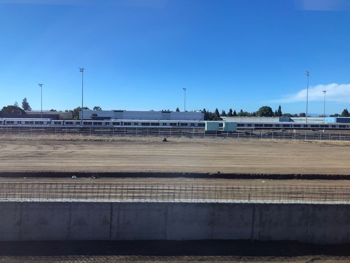 アムトラックは楽しいね
途中、バートの車両基地があり、運用離脱した営団60...