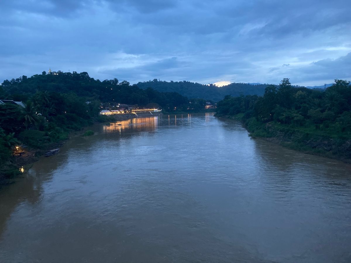 4回目のルアンパバーンですが、ナムカン川にかかるオールドブリッジを初めて歩...