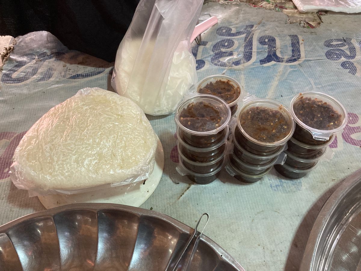 ムアンシン市場。山椒みたいなのとか、3枚目のミアンカムとか、4枚目のカオニ...