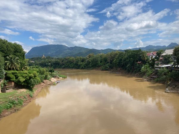 ラオス人民民主共和国・ルアンパバーン「ラオス」の写真：4回目のルアンパバーンですが、ナムカン川...